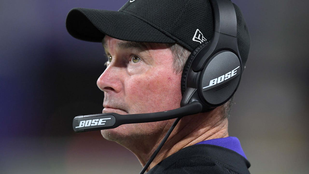 Vikings' Zimmer won't coach vs. Cowboys after emergency eye surgery